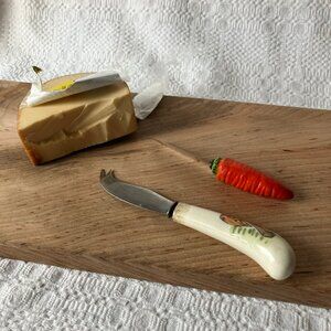 Two (2) Vintage Ceramic Cheese Spreaders 4 1/2 in and 5 1/2 in long